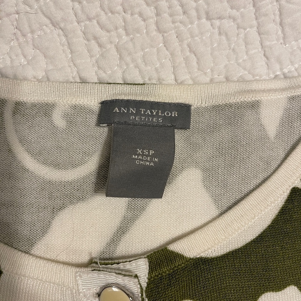 Ann Taylor green and white sweater - Picture 2 of 2